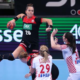 Dhb Frauen Dinah Eckerle Die Torfrau Mit Den Tattoos Glanzt Bei Der Wm Eurosport