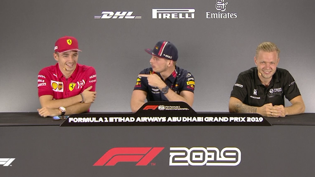 Leclerc non capisce la domanda, Verstappen lo prende in giro: "Sei una pop star, sai cantare?" Leclerc non capisce la domanda, Verstappen lo prende in giro: "Sei una pop star, sai cantare?"