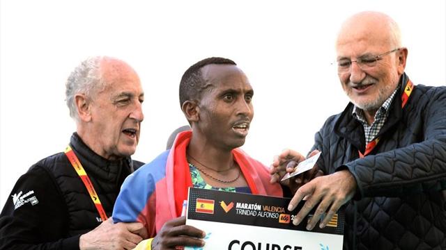 Maratón de Valencia: Aleyew se exhibe y se da un paseo triunfal Maratón de Valencia: Aleyew se exhibe y se da un paseo triunfal