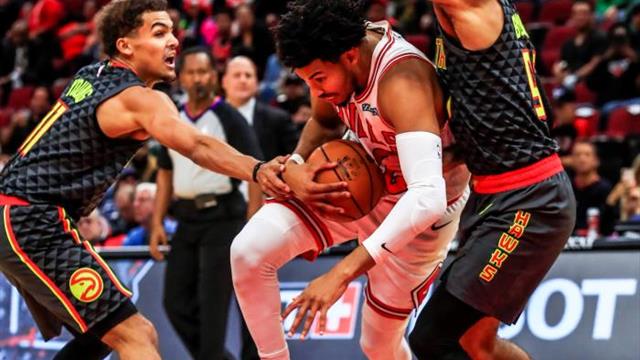 104-79. Young y Hunter ayudan a Hawks a cortar racha perdedora ante Warriors