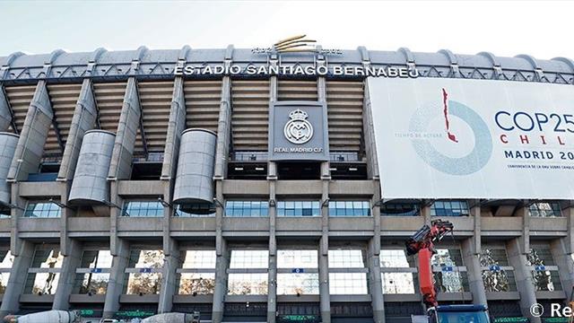 El Real Madrid se une a la Cumbre del Clima, con una lona ecológica en la fachada del Bernabéu