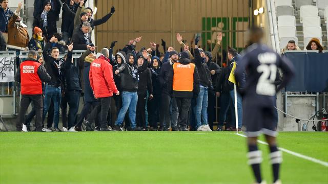 Bordeaux-Nîmes interrompu temporairement après l'entrée de supporters sur la pelouse