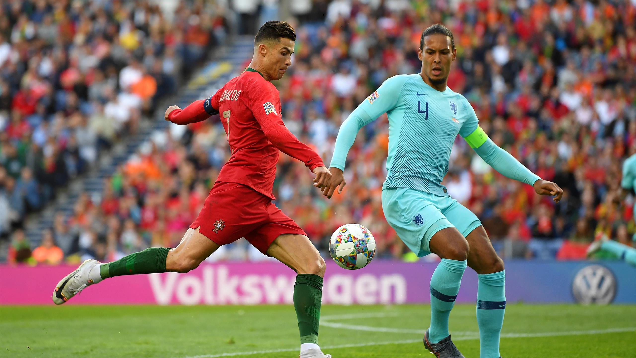 Лионель месси и криштиану роналду вместе. Live мы где там футбол. Nfl американский футбол. Трента бойета. Бавария псж 1 0.