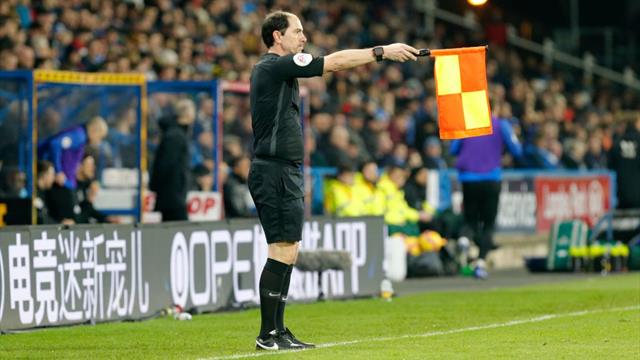 VAR, l'Uefa prepara la rivoluzione: "Sul fuorigioco tolleranza di 10-20 centimetri"