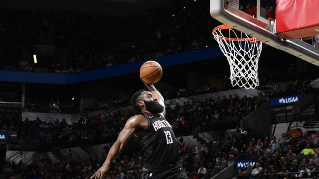 Harden segna ma il canestro non è valido: ammesso l’errore tecnico. E adesso che succede?