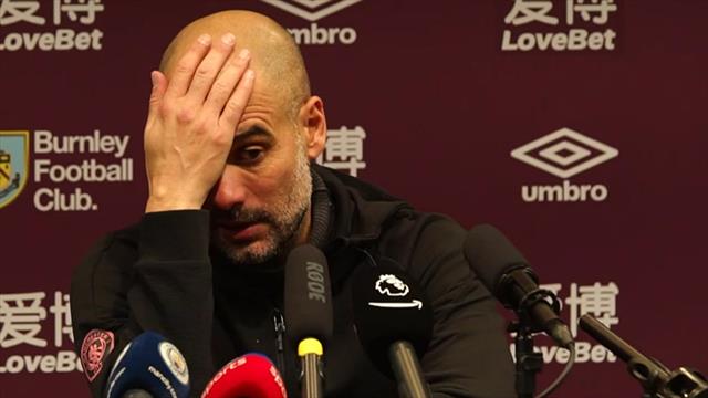 Pep mit dem Kopf bei Bayern: "What the f***?" Pep mit dem Kopf bei Bayern: "What the f***?"