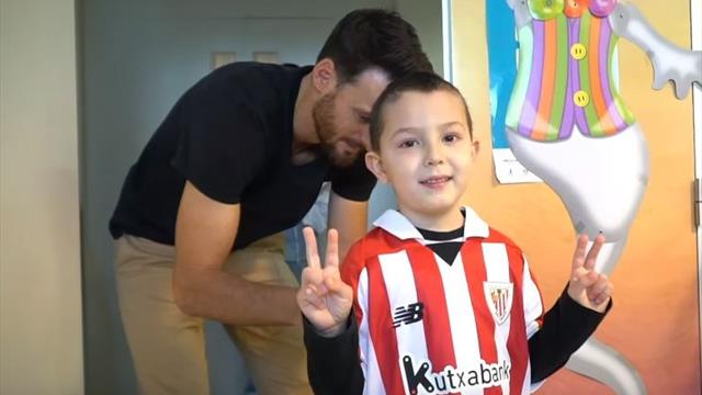 La preciosa iniciativa del Athletic para los niños hospitalizados, batas hechas con las camisetas