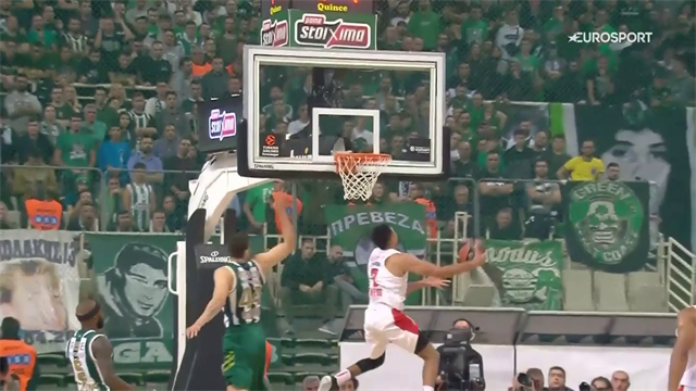 Baldwin chiude con gli effetti speciali: rovesciata sull'assist di Rochestie Baldwin chiude con gli effetti speciali: rovesciata sull'assist di Rochestie