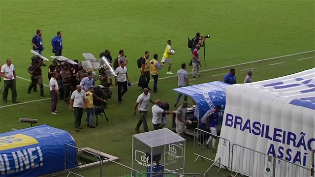 Disturbios en el Mineirão por el primer descenso de la historia del Cruzeiro Disturbios en el Mineirão por el primer descenso de la historia del Cruzeiro