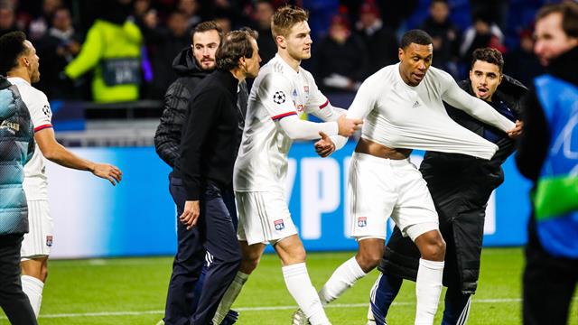 Embrouille entre joueurs et supporters après la qualif' : la soirée surréaliste qui a tout lancé