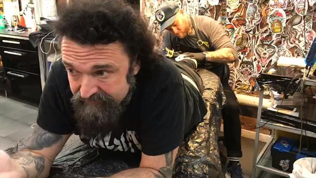 Slik demonstrerer «Hank von Helvete» sin LSK-støtte: – Ikke lov å svikte Slik demonstrerer «Hank von Helvete» sin LSK-støtte: – Ikke lov å svikte