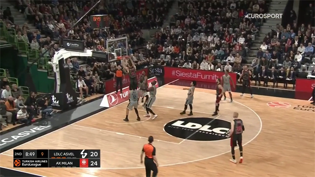 Sergio Rodriguez fa sempre contenti tutti: alleyoop splendido per la schiacciata di Tarczewski Sergio Rodriguez fa sempre contenti tutti: alleyoop splendido per la schiacciata di Tarczewski