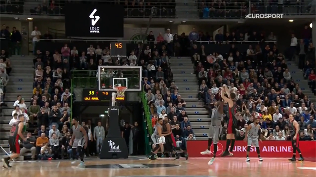 Sergio Rodriguez è diabolico: buzzer beater da campione alla fine del secondo quarto con l'Asvel Sergio Rodriguez è diabolico: buzzer beater da campione alla fine del secondo quarto con l'Asvel