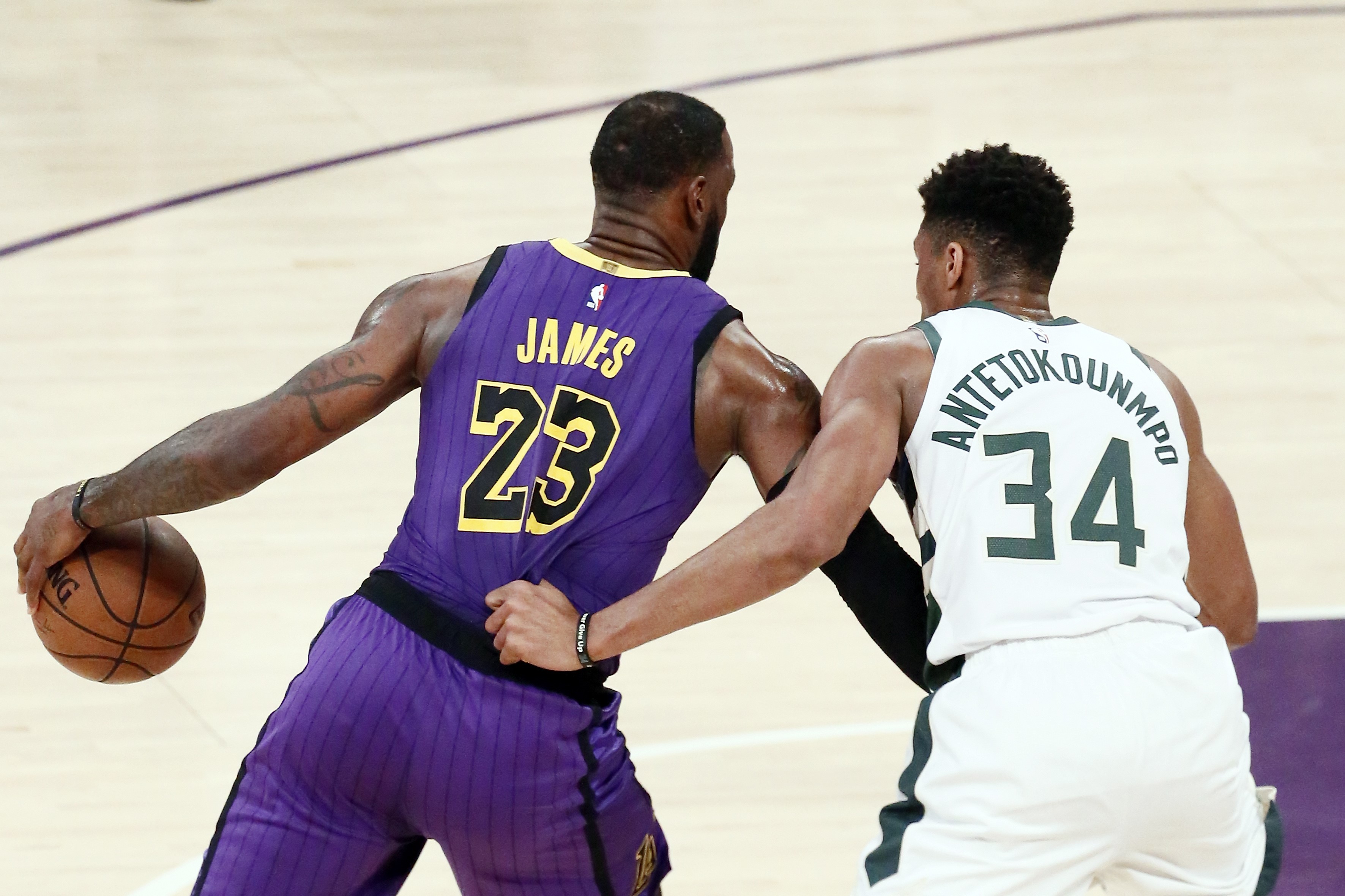 LeBron James ve Giannis Antetokounmpo