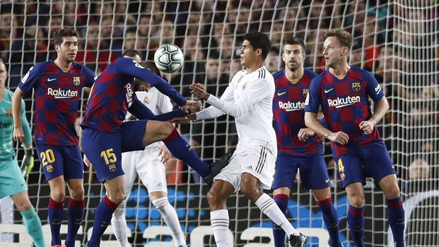 ¿Beneficia el VAR al Real Madrid? Las jugadas que enfadan al Barça y las respuestas de los blancos ¿Beneficia el VAR al Real Madrid? Las jugadas que enfadan al Barça y las respuestas de los blancos
