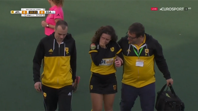Copa de la Reina de hockey hierba: El aparatoso 'bolazo' en la cara que quedó en un susto Copa de la Reina de hockey hierba: El aparatoso 'bolazo' en la cara que quedó en un susto