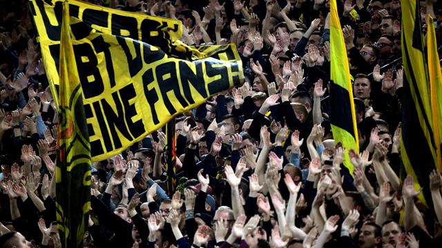 Interdicție inedită primită de suporterii Borussiei Dortmund, după afișarea unui banner abuziv