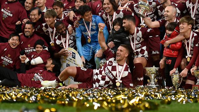 Pokalsieger in Japan - und nun zurück nach Köln? Podolskis Zukunft offen