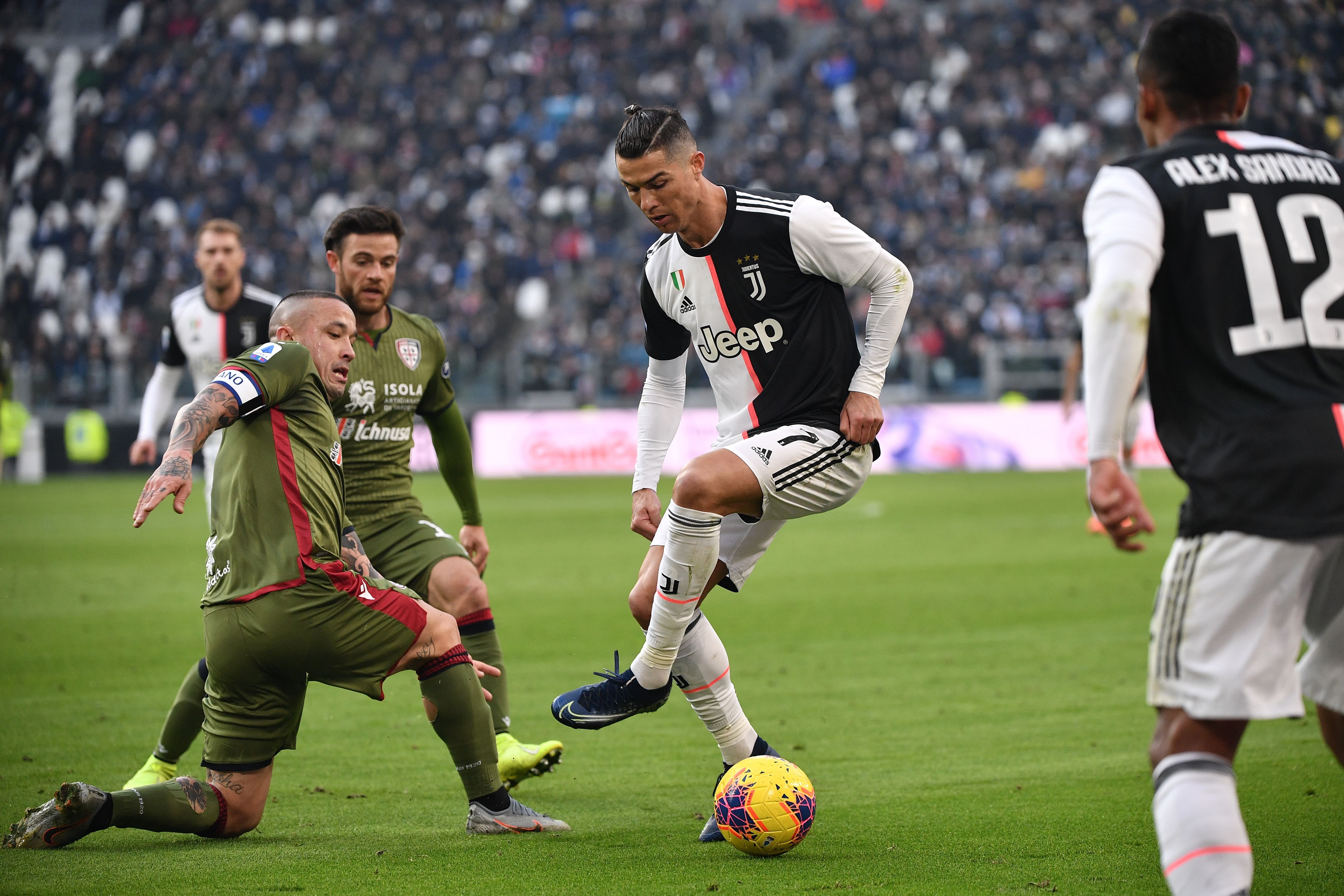 Cristiano Ronaldo ve Radja Nainggolan | Juventus-Cagliari