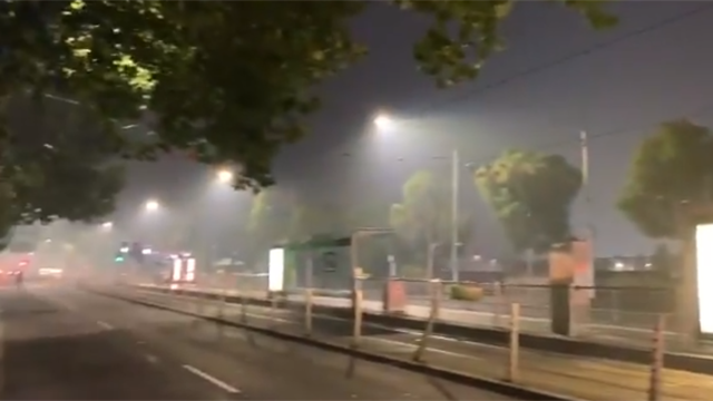 Los incendios hacen que Melbourne se llene de humo a una semana del Open de Australia