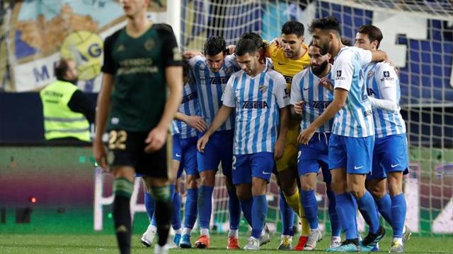 1-0. El Málaga vence en el estreno de Pellicer tras una semana convulsa