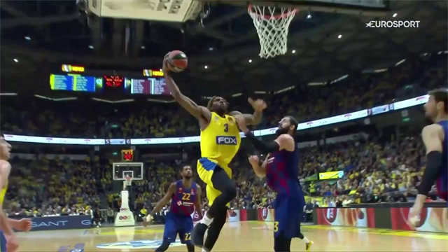 Area aperta per il decollo di Jalen "Air" Reynolds che vola a schiacciare Area aperta per il decollo di Jalen "Air" Reynolds che vola a schiacciare