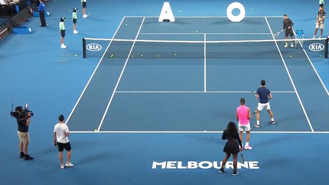 "Zwei Treffer Djokovic": Stars helfen den Buschbrand-Opfern "Zwei Treffer Djokovic": Stars helfen den Buschbrand-Opfern