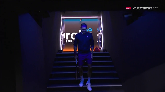 L'ingresso di Roger Federer alla Rod Laver Arena: tutti in piedi per il Re! L'ingresso di Roger Federer alla Rod Laver Arena: tutti in piedi per il Re!