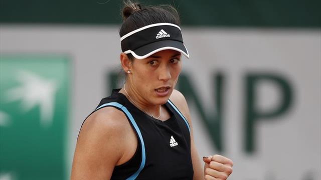 Muguruza remonta y se mete en cuartos
