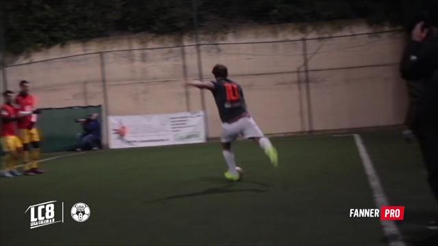 "Ma tu sei matto!" Totti segna su punizione e i compagni di squadra impazziscono! "Ma tu sei matto!" Totti segna su punizione e i compagni di squadra impazziscono!