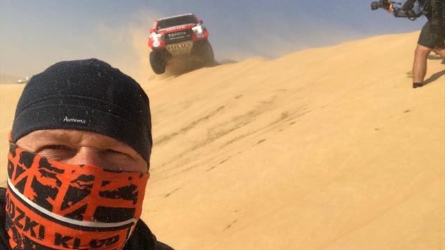 ¡El selfie que pudo ser mortal! Un aficionado casi es arrollado por Alonso en su aparatoso accidente