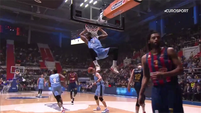 Da una palla quasi persa a una schiacciata: che numero di Will Thomas contro Baskonia Da una palla quasi persa a una schiacciata: che numero di Will Thomas contro Baskonia