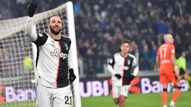 Un recital de Dybala e Higuaín lanza al Juventus a los cuartos de final