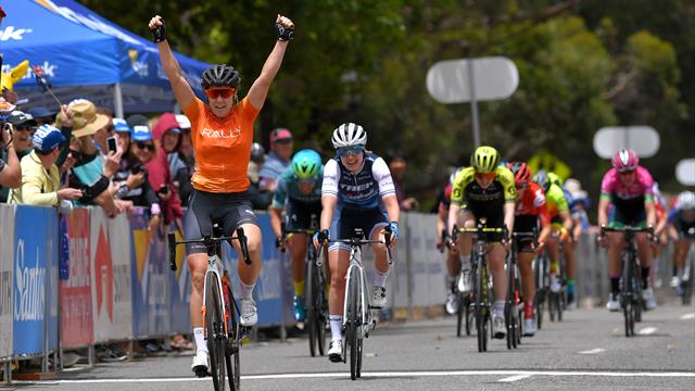 Chloe Hosking rispetta i pronostici della vigilia, vince la prima tappa al Tour Down Under