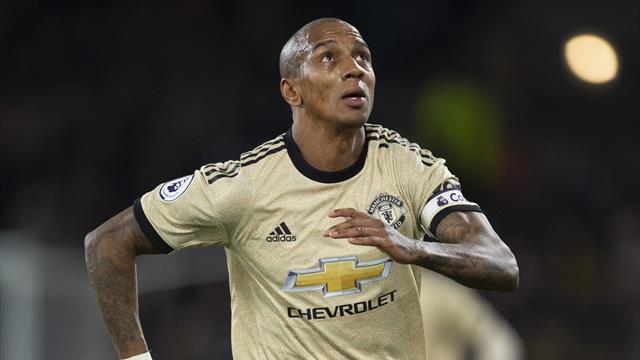 Young all'Inter, è fatta: al Manchester United vanno 1,5 milioni. Lazaro via in prestito