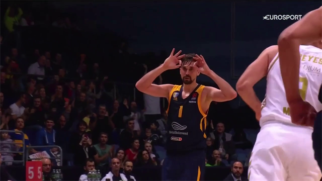 Prova da Zar per Alexei Shved: 21 punti, 13 assist e giocate da campione Prova da Zar per Alexei Shved: 21 punti, 13 assist e giocate da campione
