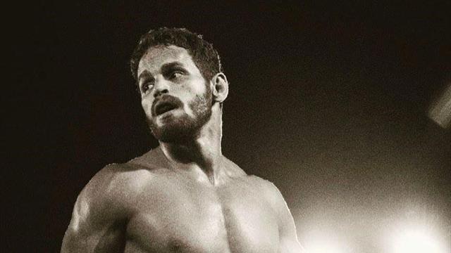 Боец MMA погиб в автомобильной аварии. Он не пристегнулся и въехал в столб