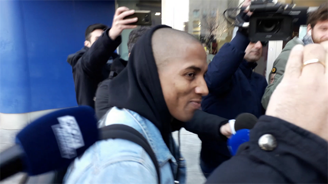 Inter, Ashley Young è arrivato a Milano: visite mediche, sorrisi e primi selfie Inter, Ashley Young è arrivato a Milano: visite mediche, sorrisi e primi selfie