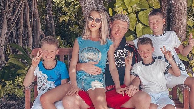 Жена Погребняка: «Все чаще встречаю девушек, которые относятся к детям как к методу шантажа»