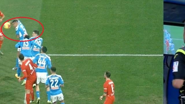 Fiorentina scintillante al San Paolo, Napoli nel tunnel: i viola vincono 2-0 Fiorentina scintillante al San Paolo, Napoli nel tunnel: i viola vincono 2-0