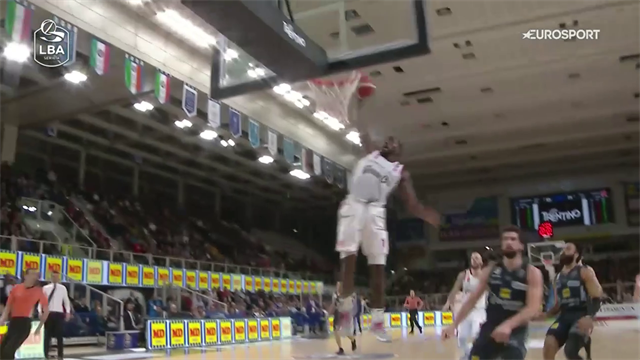Prova da MVP di Darius Johnson-Odom: 27 punti e una schiacciata da Top 10 Prova da MVP di Darius Johnson-Odom: 27 punti e una schiacciata da Top 10