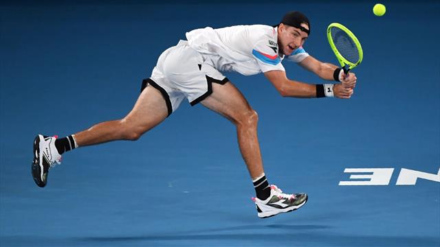 "Oh là là!" Struff überlistet Titelverteidiger Djokovic "Oh là là!" Struff überlistet Titelverteidiger Djokovic