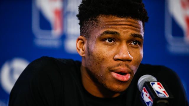 Giannis Antetokounmpo: "Seguo il calcio, sono un grande fan di Ibrahimovic" Giannis Antetokounmpo: "Seguo il calcio, sono un grande fan di Ibrahimovic"