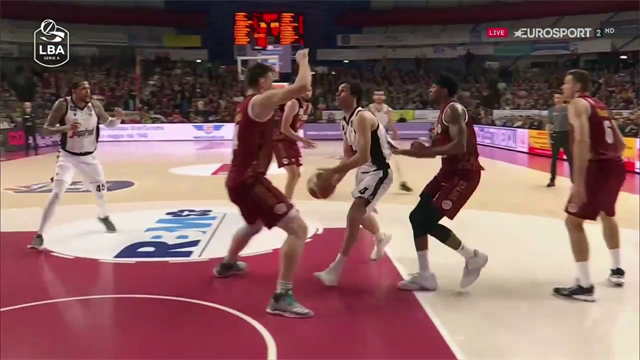 L'acuto del pianista! Teodosic con l'assist per la schiacciata di Gamble L'acuto del pianista! Teodosic con l'assist per la schiacciata di Gamble