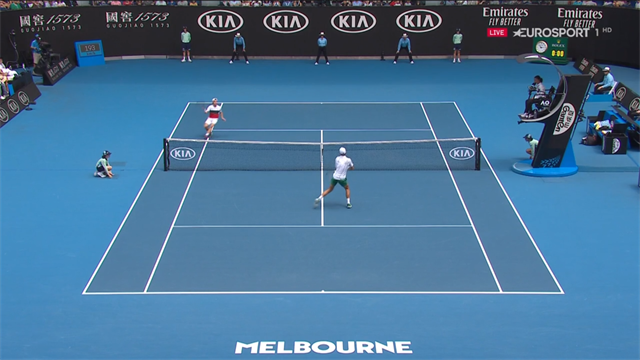 Open de Australia 2020: ¡Lo nunca visto! Primer punto del partido y Djokovic se lleva un bolazo Open de Australia 2020: ¡Lo nunca visto! Primer punto del partido y Djokovic se lleva un bolazo