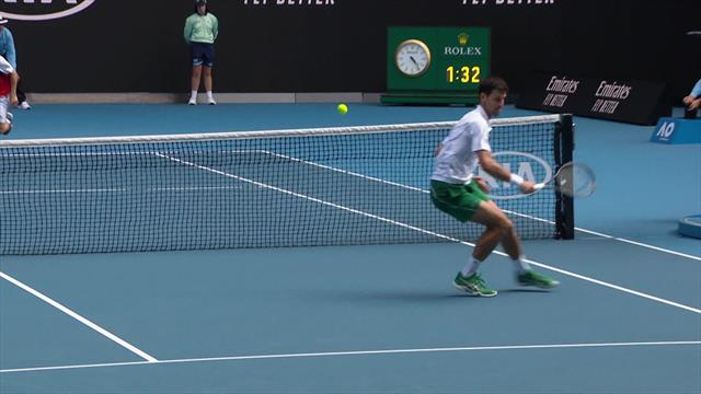 Open de Australia 2020: ¡Ni con ayuda de la cinta! Djokovic tiene soluciones para todo Open de Australia 2020: ¡Ni con ayuda de la cinta! Djokovic tiene soluciones para todo