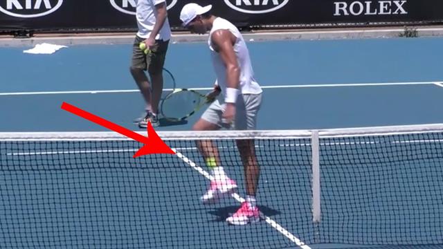 Open de Australia 2020: ¡Visto y no visto! El truco de crack futbolero de Nadal para subir la pelota Open de Australia 2020: ¡Visto y no visto! El truco de crack futbolero de Nadal para subir la pelota