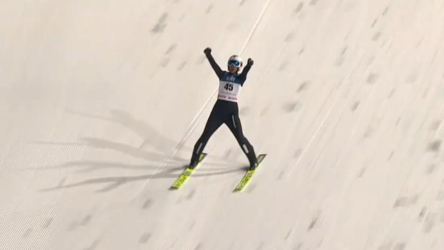 Von Drei auf Eins: Stoch fliegt mit Bestweite an die Spitze Von Drei auf Eins: Stoch fliegt mit Bestweite an die Spitze