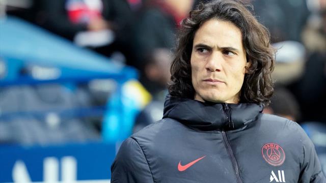 Muni de gants et d'un masque, Cavani est bien arrivé en Uruguay