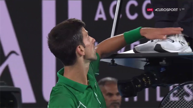 Doppio warning e Djokovic se la prende con l'arbitro: "Bravo, sei diventato famoso ora!" Doppio warning e Djokovic se la prende con l'arbitro: "Bravo, sei diventato famoso ora!"